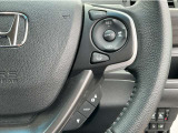 Hondaセンシングの機能のひとつ、アダプティブクルーズコントロール付!アクセルから足を離しても設定したスピードと前車との車間を保ち走行してくれます!車線維持もアシスト☆高速道路で疲労軽減ですね☆