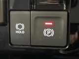 【オートブレーキホールド】信号待ちや渋滞で停車時にブレーキから足を離しても、停止状態を保持してくれます。前進するときはアクセルを踏めば自動で解除されるので安心♪街乗り運転が楽になります♪