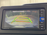 【バックカメラ】駐車時に後方がリアルタイム映像で確認できます。大型商業施設や立体駐車場での駐車時や、夜間のバック時に大活躍!運転スキルに関わらず、今や必須となった装備のひとつです!