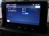 CD、DVD、Bluetooth、AM、FM、AUX、スマートフォン接続ができます。