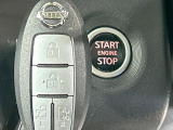 【インテリジェントキー】カバンやポケットに入れたままでもドアの施錠・解錠が可能なスマートキーを装備。エンジンのオン・オフ時もカギを取り出す必要が無いからとっても便利です♪