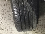安全に走行するためには空気圧の確認をはじめ溝の深さ、ひび割れの等の点検が必要です。点検時に交換が必要と判断した場合は交換いたします。