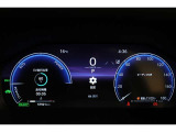 とっても見やすいメーターです。夜間時はラグジュアリーな気分にさせてくれる照明が魅力ですので、夜のドライブも楽しみになりますよ♪
