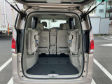 写真のように後部座席を倒せば、より、広々♪大きな荷物もしっかり積むことができそうですね。
