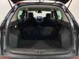 リア席を倒せば広々とした空間の出来上がり!床が低くフラットになり、天井までの高さがありますので積載が便利です。