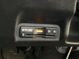 ハンドルの左下にETC2.0がついています。高速道路の料金所の通過も楽々です!。 カードの取り出しもしやすい場所についています。