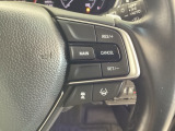 ハンドルにHondaセンシング系のクルーズコントロールやレーンキープアシストなどのスイッチが装備されています。ハンドルから手を離さず安全に操作できます。