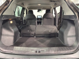 リアシートを倒すと、ラゲッジスペースを広くお使いいただけます!