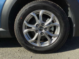 純正アルミホイール装着☆足回りが引き締まって見えてカッコいいですね☆