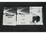 保証書・記録簿・取扱説明書と揃っていいます。キーの電池は新品にお取替えしてから納車させて頂きます。
