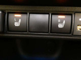運転席と助手席には寒い時にうれしいシートヒーターが装備されてます。
