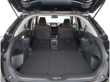 【トランクルーム】荷室の広さも十分です!シートアレンジでシートを畳めば長い荷物だって積めますね。シートアレンジの操作方法など、お気軽にご相談下さい。
