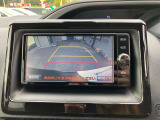 【バックモニター】ギヤをリバースに入れれば車内モニターに後方の様子を映し出し安全確認ができて便利!!