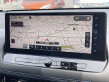 日産純正のカーナビが付いておりますので知らない所でもサポートしますので安心ですね。色々な機能でドライブも快適ですね。