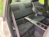 後部座席も気になるようなキズ・汚れやへたり等、大きなダメージはなく、良好な状態です。