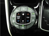 運転席・助手席・独立型オートエアコン。運転席と助手席で別々の温度設定ができ快適なドライブが楽しめます!高級グレードの証ですね!