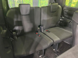 3列目シートはもちろん状態良好☆大人でもゆったりと座って頂けますので、大人数でのお出かけもラクラクです♪ご家族で、気の知れた仲間で、ドライブに行くのが楽しみですね♪