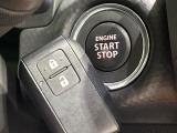 【キーレススタートシステム】カバンやポケットに入れたままでもドアの施錠・解錠が可能なスマートキーを装備。エンジンのオン・オフ時もカギを取り出す必要が無いからとっても便利です♪