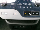 電制シフト(スイッチタイプ)、オートブレーキホールド。信号待ちなどの停車時に、ブレーキペダルを不に続けなくていなくても自動的にブレーキ力がキープされる機能です。