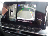 アラウンドビューモニターは、まるで上空から見たような映像で駐車をサポート!苦手な駐車も心強いですね!