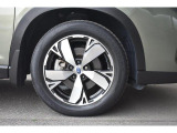 純正18インチアルミホイル/タイヤサイズは225/55R18です