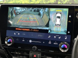 【パノラミックビューモニター】専用のカメラにより、上から見下ろしたような視点で360度クルマの周囲を確認することができます☆死角部分も確認しやすく、狭い場所での切り返しや駐車もスムーズに行えます。