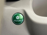 【アイドリングストップ】赤信号や渋滞で停車した際にエンジンを停止し、無駄な燃料の消費を抑えます。燃費向上や環境保護につなげる機能♪エンジンはブレーキを離せば再始動します。