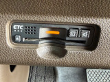 【ETC車載器】がついておりますので高速道路などの有料道路の料金所を停止することなく通過できます。当店でセットアップも可能ですのでご納車当日よりご利用いただけます。