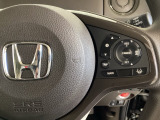 ハンドルにHondaセンシング系のクルーズコントロールやレーンキープアシストなどのスイッチが装備されています。ハンドルから手を離さず安全に操作できます。