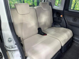 後部座席も気になるようなキズ・汚れやへたり等、大きなダメージはなく、良好な状態です。