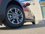 【純正16インチアルミホイール】外観にマッチした純正アルミホイールを装着しております。各種社外アルミホイールや、スタッドレスタイヤも取扱いしております。是非ご相談ください♪