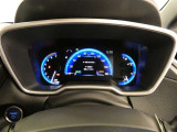 とっても見やすいメーターです。夜間時はラグジュアリーな気分にさせてくれる照明が魅力ですので、夜のドライブも楽しみになりますよ♪