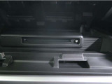 車内でCD DVDのメディアが楽しめます。