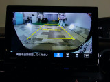 バックカメラの画像です。ガイドラインがスムースな車庫入れをサポートいたします。車庫入れの安心感がアップしますね。