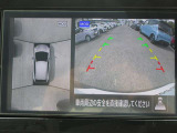 【アラウンドビューモニター】上から見下ろした様な画像で、駐車の際に役立ちます♪  純正ナビですのでナビ画面で大きく確認が出来ます!