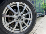 【15インチアルミホイール】外観にマッチしたアルミホイールを装着しております。各種アルミホイールや、スタッドレスタイヤも取扱いしております。是非ご相談ください♪