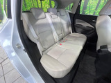 後部座席も気になるようなキズ・汚れやへたり等、大きなダメージはなく、良好な状態です。