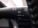 【オートライト】車外の明るさに応じて、自動的にライトの点灯・消灯をしてくれます。