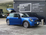 中古車ソムリエの弊社スタッフが、お客様にピッタリのMINIをご紹介します。
