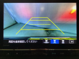 バックでの車庫入れも安心です! リアカメラが付いているバックモニター付のナビを装備しております。操作線もついており距離感も画面から確認できます。