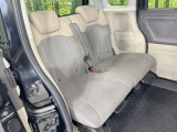 後部座席も気になるようなキズ・汚れやへたり等、大きなダメージはなく、良好な状態です。