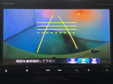 バックでの車庫入れも安心です! リアカメラが付いているバックモニター付のナビを装備しております。操作線もついており距離感も画面から確認できます。