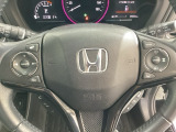 ハンドルにHondaセンシング系のクルーズコントロールやレーンキープアシストなどのスイッチと、オーディオの操作スイッチが装備されています。ハンドルから手を離さず安全に操作できます。