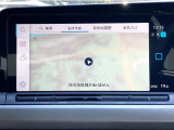 スマートフォン用アプリ[Apple CarPlay][Android Auto]対応の純正ナビ Discover Pro を装備、ラジオ、地デジTV、Bluetoothハンズフリー通話にも対応。