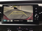 【バックカメラ】運転が苦手な方も車庫入れラクラクです!ギアをリバースに入れれば自動的に切り換わりますので、面倒な操作は不要です♪狭い駐車場もお車を傷つけず安心ですね!