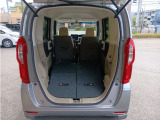 リアシートを倒せば広いラゲッジ