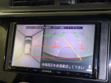 後方の見える安心をお届けするバックガイドモニター付:バックするときのアシストラインもあって楽々バック!車庫入れや縦列駐車をサポートし、苦手な駐車も安心です!今やもう手放せない装備ですネ♪