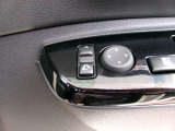 ドアミラーの鏡面の調節、格納は運転席からすべて操作できます!