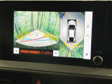 【パノラミックビューモニター】専用のカメラにより、上から見下ろしたような視点で360度クルマの周囲を確認することができます☆死角部分も確認しやすく、狭い場所での切り返しや駐車もスムーズに行えます。