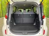 ラゲッジルームは、大容量のスペースを確保。普段のお買い物からレジャーまで、幅広く活躍してくれます!また、リアシートを倒すことでバリエーション豊かにお使いいただけます。